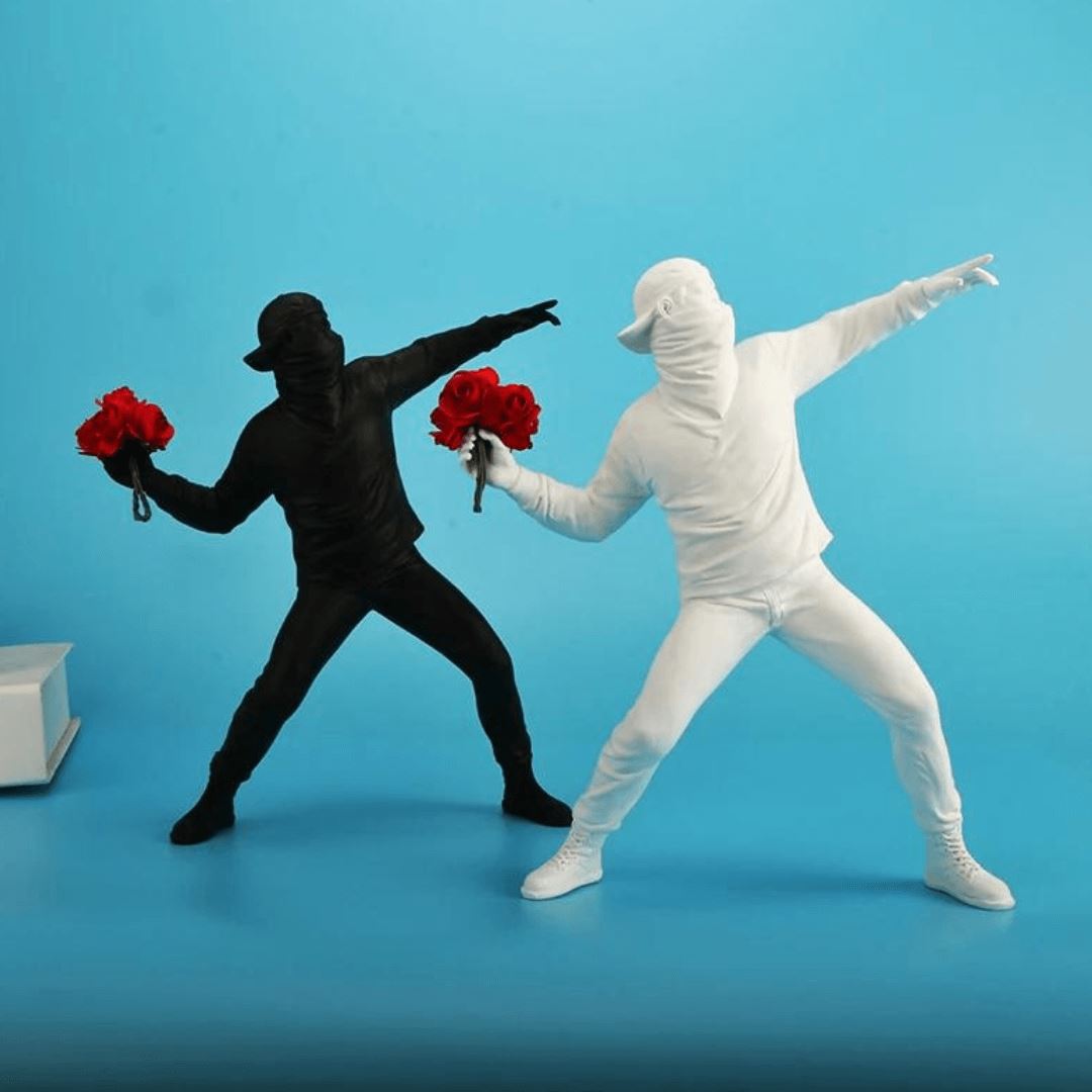 Escultura Criativa Banksy Atirador de Flores