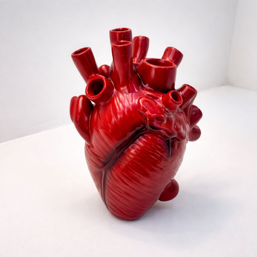 Escultura Coração de Vaso em Resina