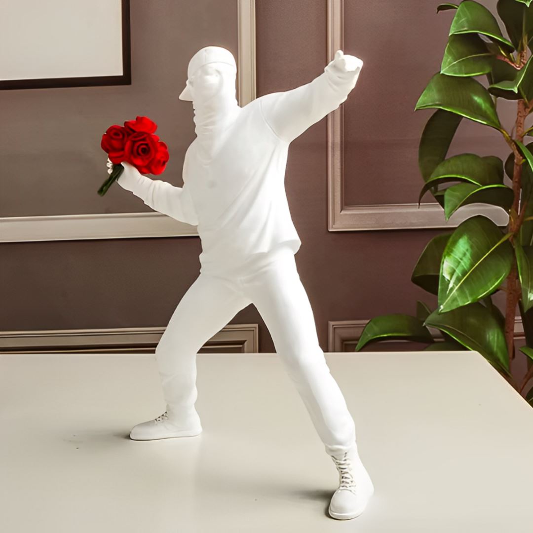 Escultura Criativa Banksy Atirador de Flores