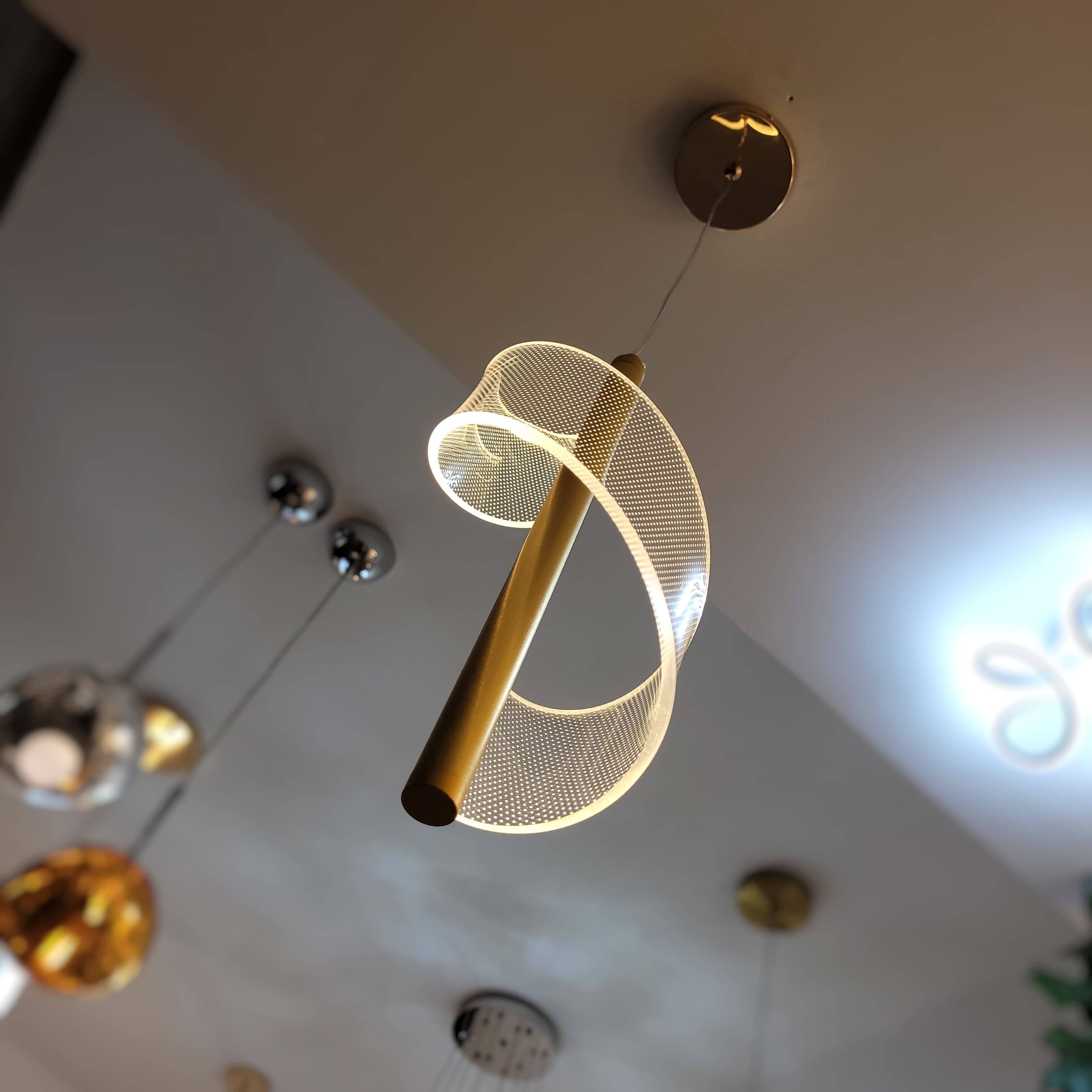 Lustre Pendente de Luxo em Espiral Acrílico