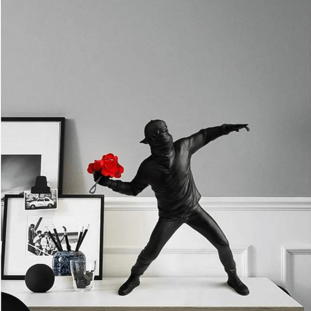 Escultura Criativa Banksy Atirador de Flores