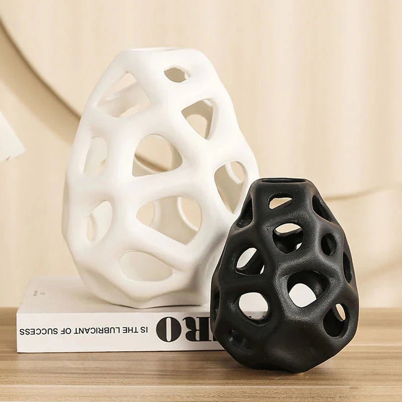 Vaso Louis Contemporâneo Vazado em Cerâmica - Decors